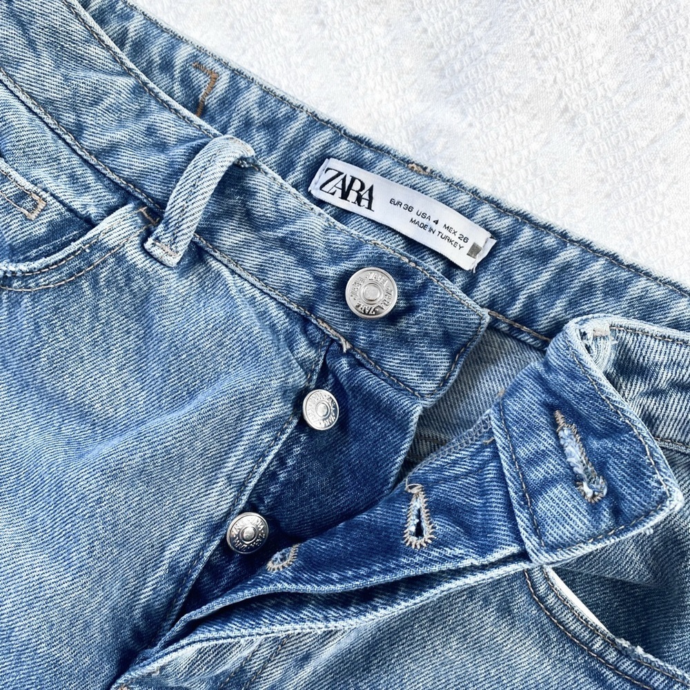 Zara High Waist Straight Jeans, Light Wash, Size 4, 100% Cotton - Picture 6 of 9